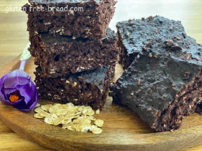 Recipe description:<br> These healthy Banana Brownies No Sugar made with oat flour have a light, cake-like texture, with hints of banana bread and rich chocolate flavor. Made without oil or refined sugar, these banana brownies are healthy enough for breakfast or desert!