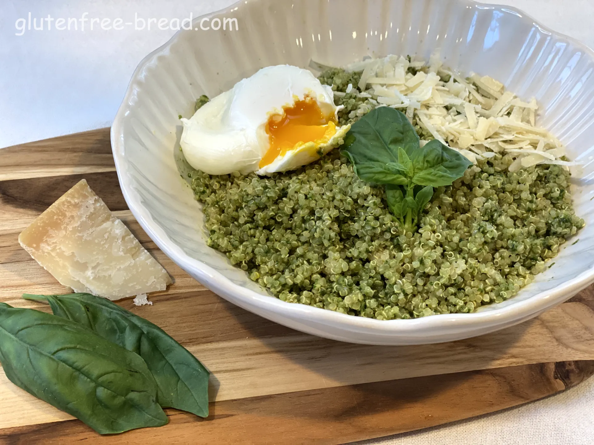 Pesto Quinoa Breakfast Bowls