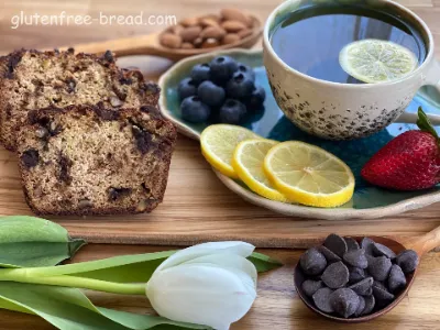 Recipe description:<br> This Zucchini Bread with Almond Flour Sweet is absolutely delicious, tender and moist, with a hint of cinnamon and a buttery taste. Shredded zucchini adds flavor, texture and nutritional boost to these quick bread. It makes a wonderful easy breakfast or mid-day snack.